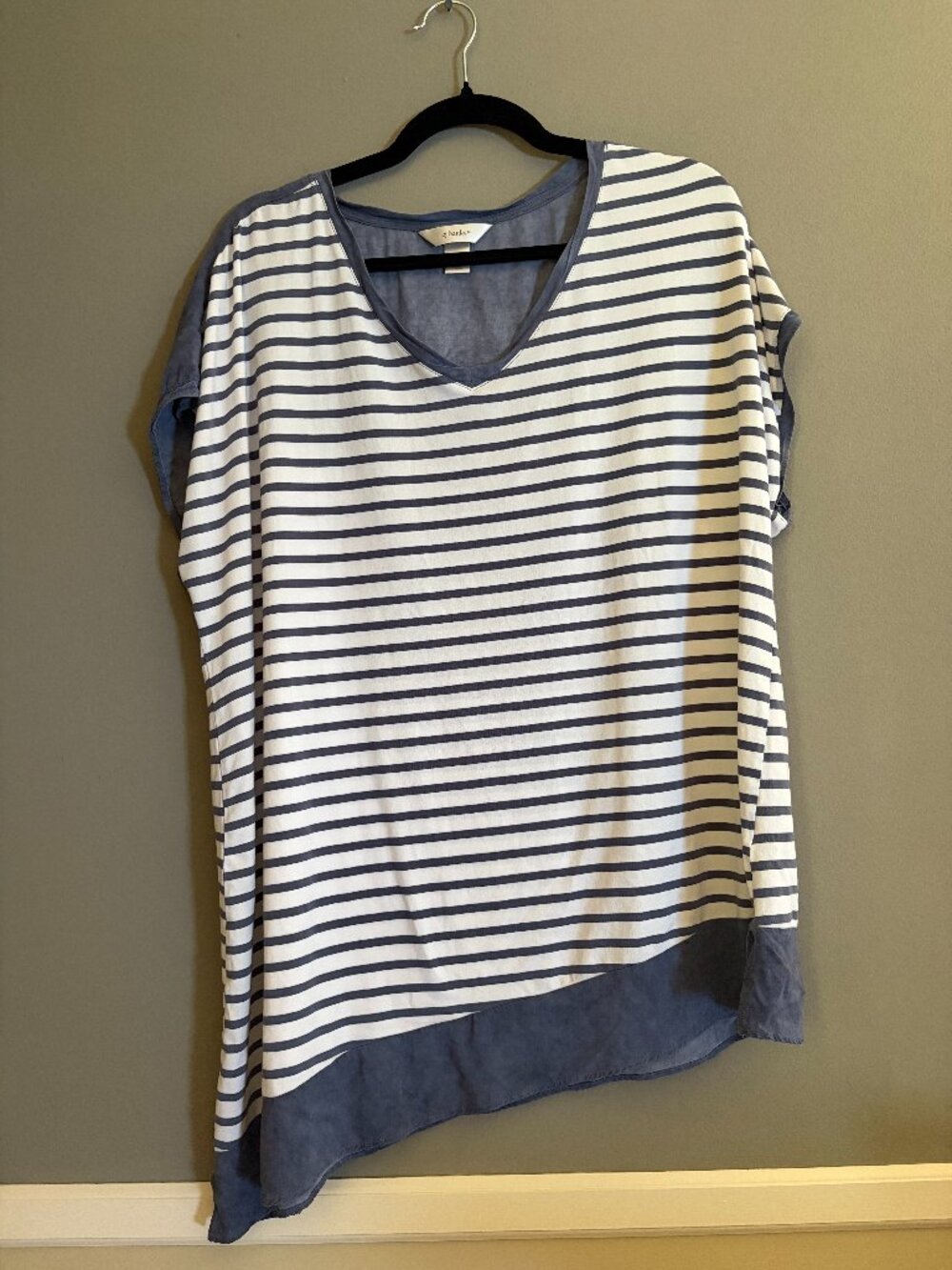 CJ Banks 1X Blue White Striped Tunic Top V Neck Asymmetrical Hem Short Sleeve